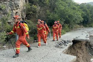 西尔维斯特批评桑乔：你应该像个男人一样找教练谈，而不是发动态